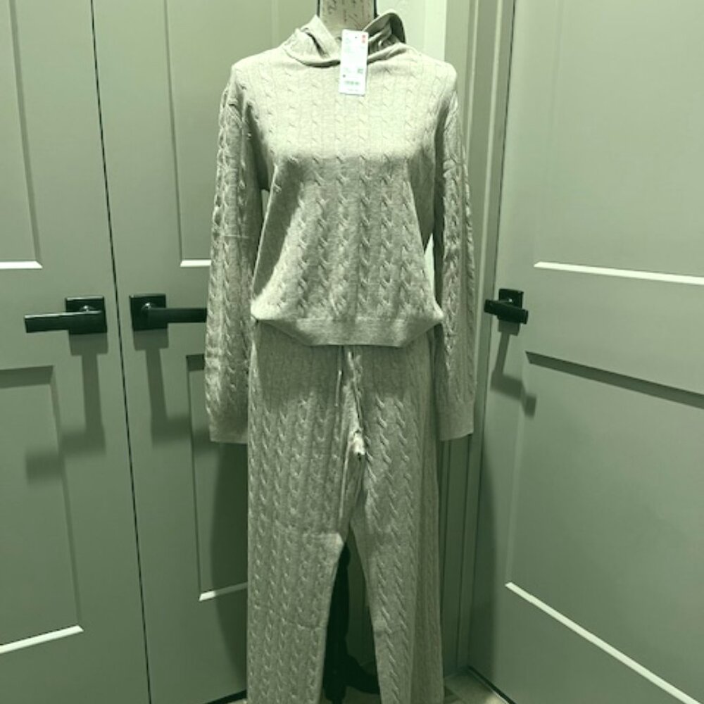 UNIQLO Two-Piece Cable Knit Pant/Sweater Hoodie Set - BEIGE - MED - NWT - Picture 3 of 16